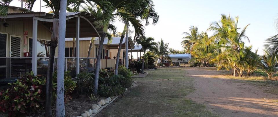 Rollingstone Beach Front Resort - Cabins