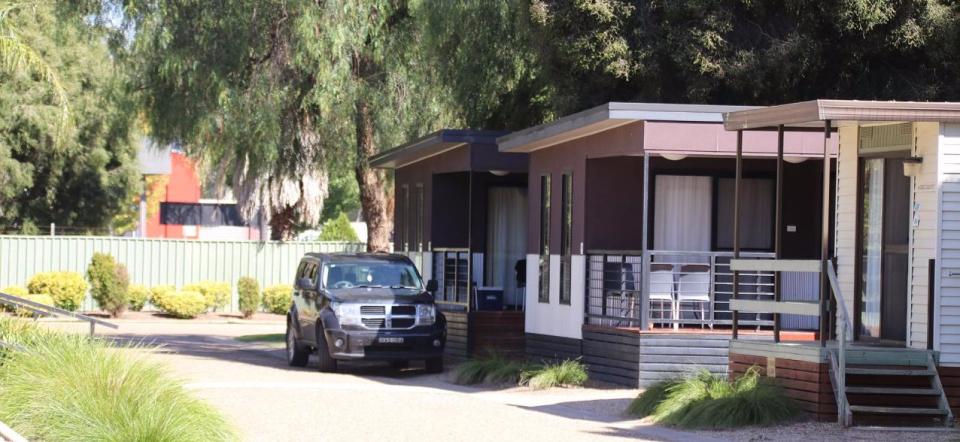 2 bedroom queen bed & double bed cabin