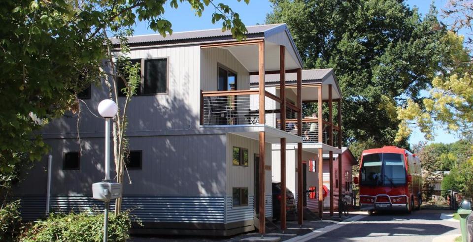 Two Storey Mountain View Spa Townhouse