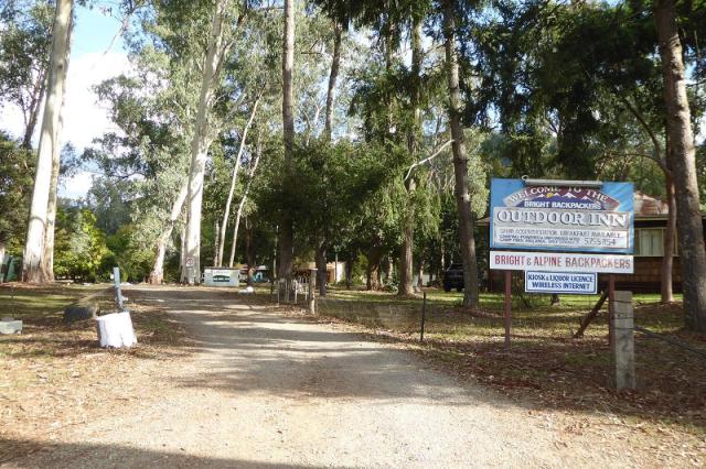 Bright Backpackers Outdoor Inn