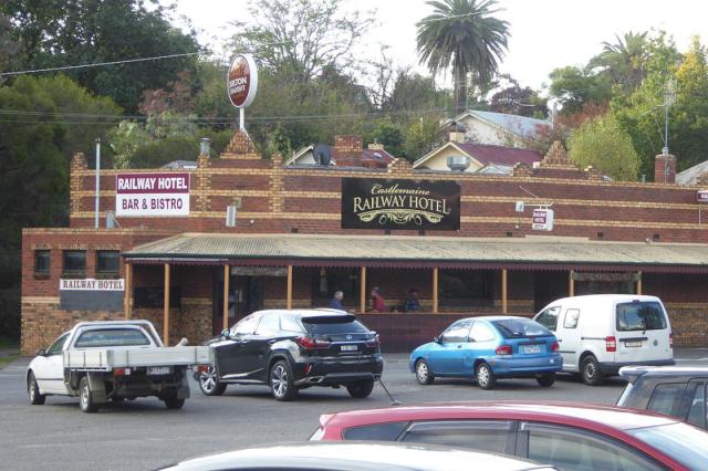 Railway Hotel - Castlemaine