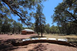 Go to Hills Homestead, Flinders Ranges NP SA 
