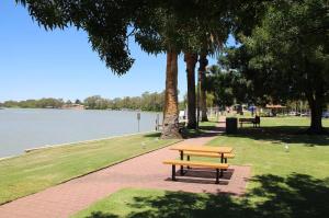 Go to Renmark Riverfront, Renmark SA 