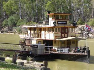 Go to Echuca Riverboat Dock, Echuca VIC