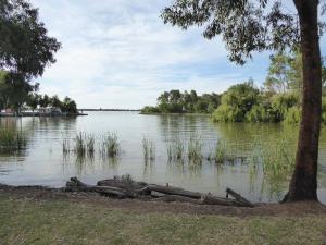 Go to Chinamans Island Walk, Yarrawonga VIC