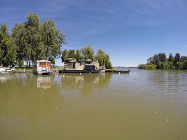 SUPing at Lake Mulwala