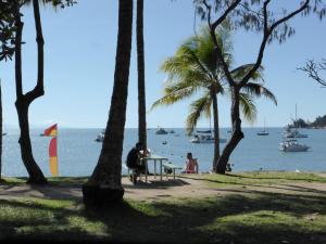 Go to Horseshoe Bay, QLD