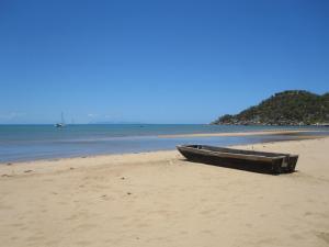 Go to Horseshoe Bay, QLD