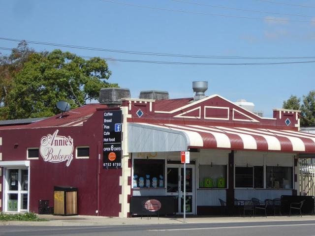 Annies Bakery