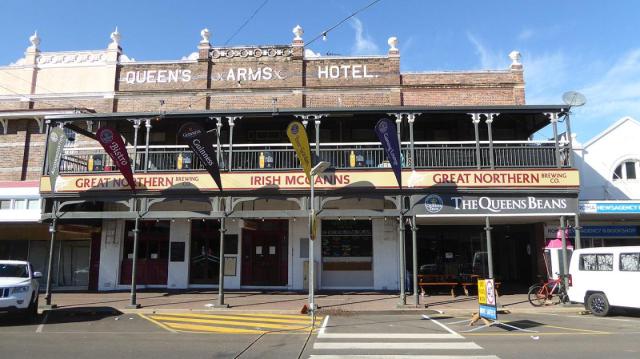 Queens Arms Hotel