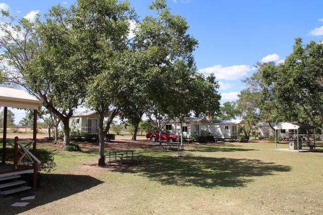 Aussie Outback Oasis Cabin and Van Village - Cabins