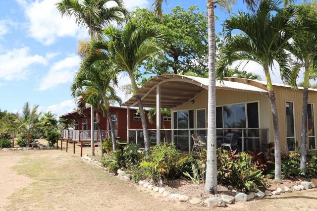 Rollingstone Beach Front Resort - Cabins