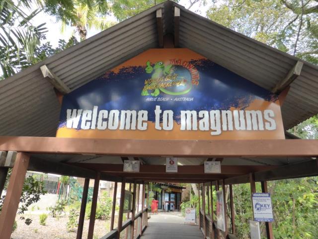 Magnums Backpackers Airlie Beach