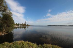 Go to Belmont Pines Lakeside Holiday Park, Belmont NSW