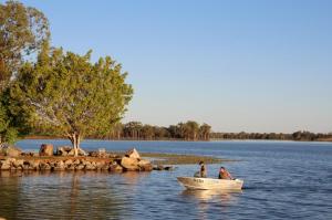 Go to Theresa Creek Dam, QLD