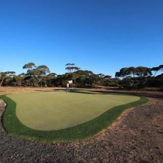 Nullarbor Links - Caiguna