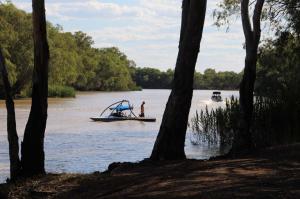 Go to Nyngan Riverside Tourist Park, Nyngan NSW