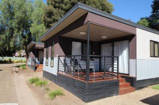 2 bedroom queen bed & double bed cabin