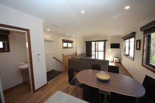 Two Storey Mountain View Spa Townhouse