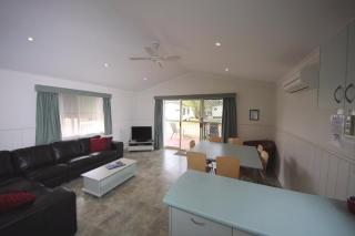 Deluxe 3 bedroom & 2 bathrooms 7 berth