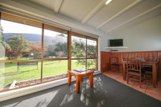 2 Bedroom Brick Apartment (Sleeps 6)