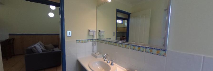 Coconut Condo - Bathroom