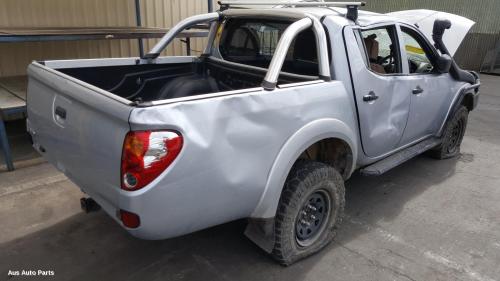This is Actual photo of  fits 2009~ 2015 Mitsubishi triton