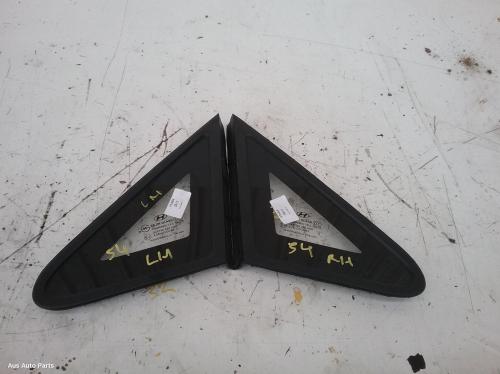 quarter door glass front right