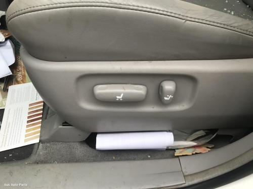 This is Actual photo of  fits 2001~ 2007 Toyota kluger