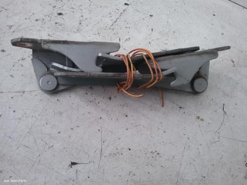 bonnet hinge/strut