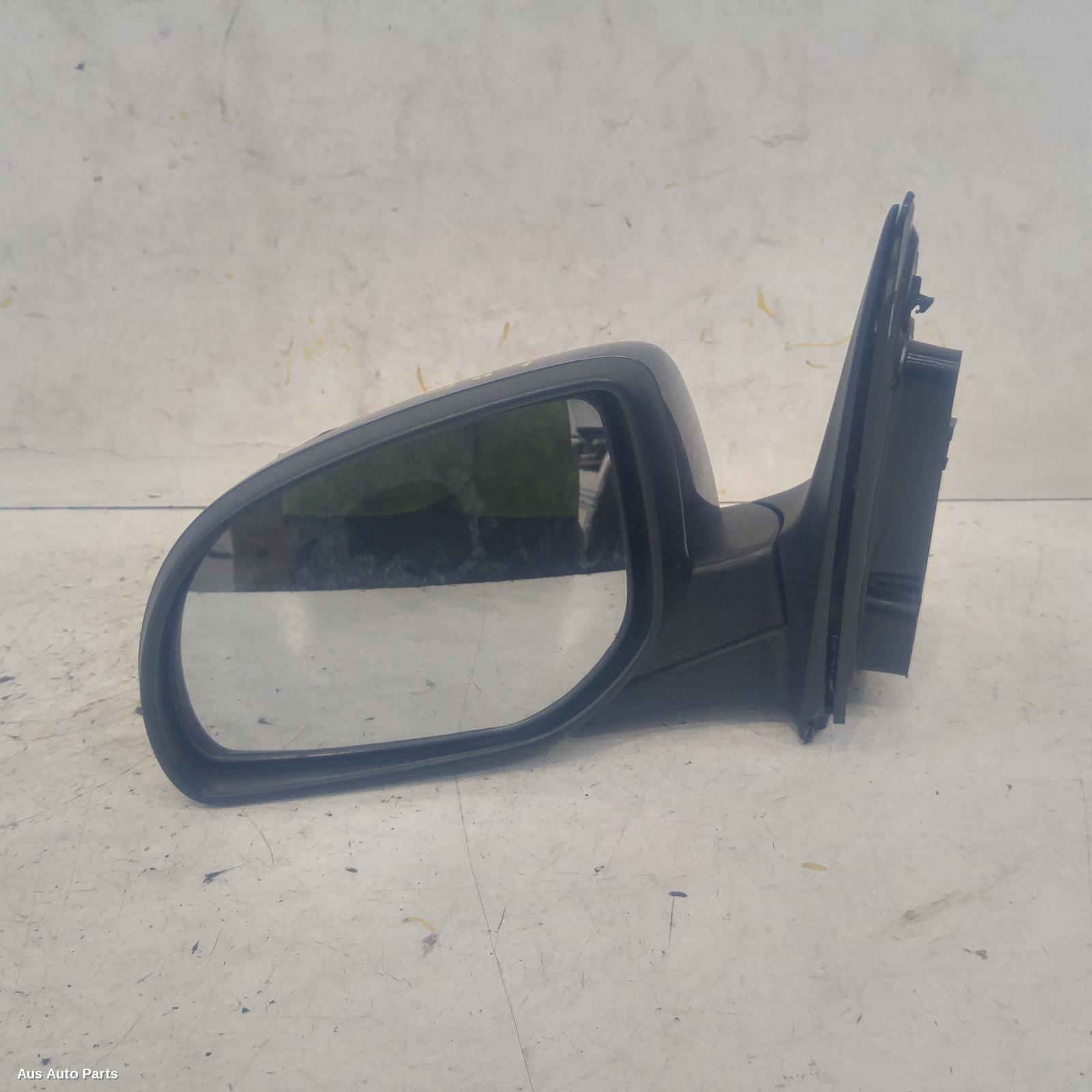 101812, Used door mirror left for 2011 i20 pb, power folding, non