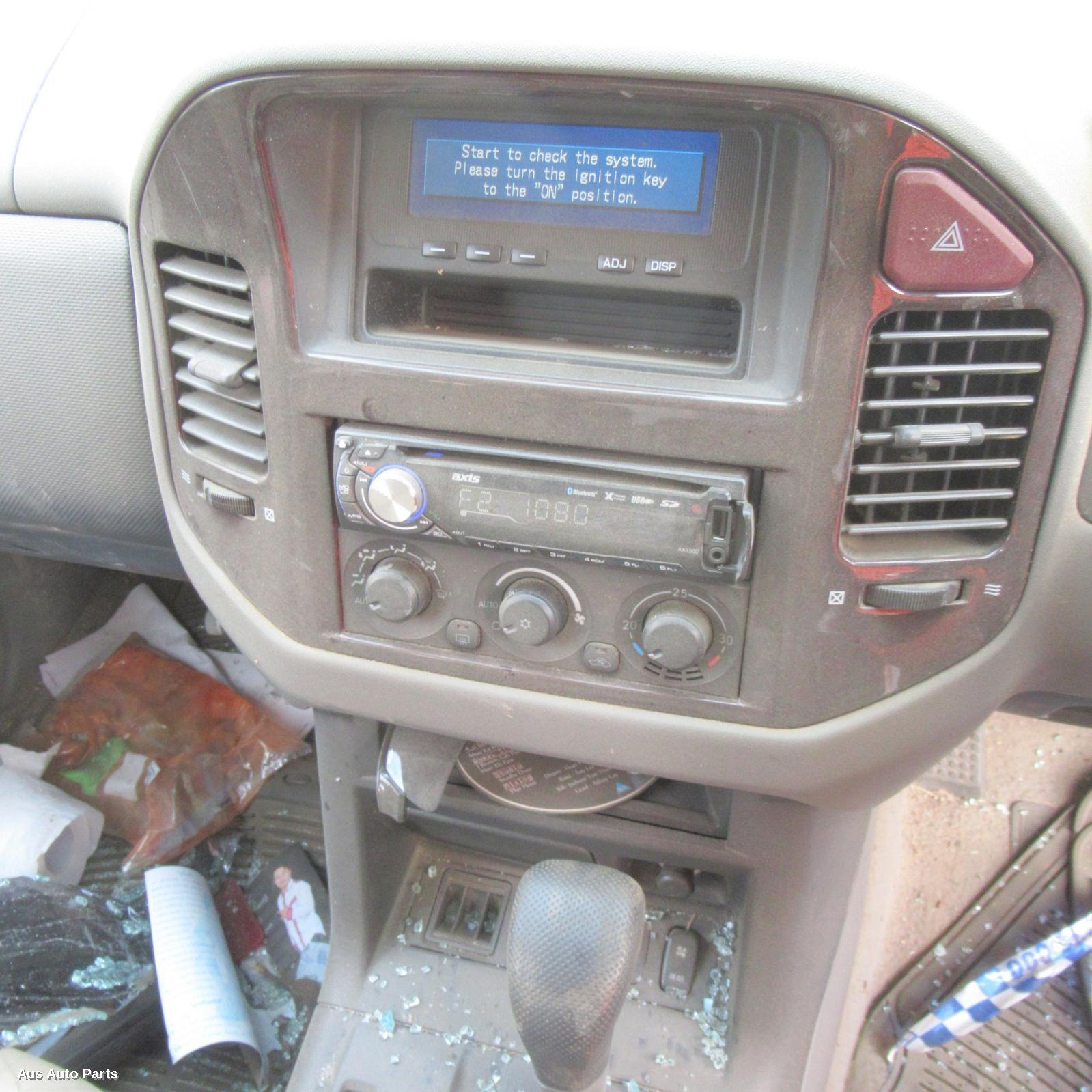 Pajero Instrument Cluster 2000-2006 display cluster,gps type (centre of dash),nm-np,05/00-10/06 00006462 #133135