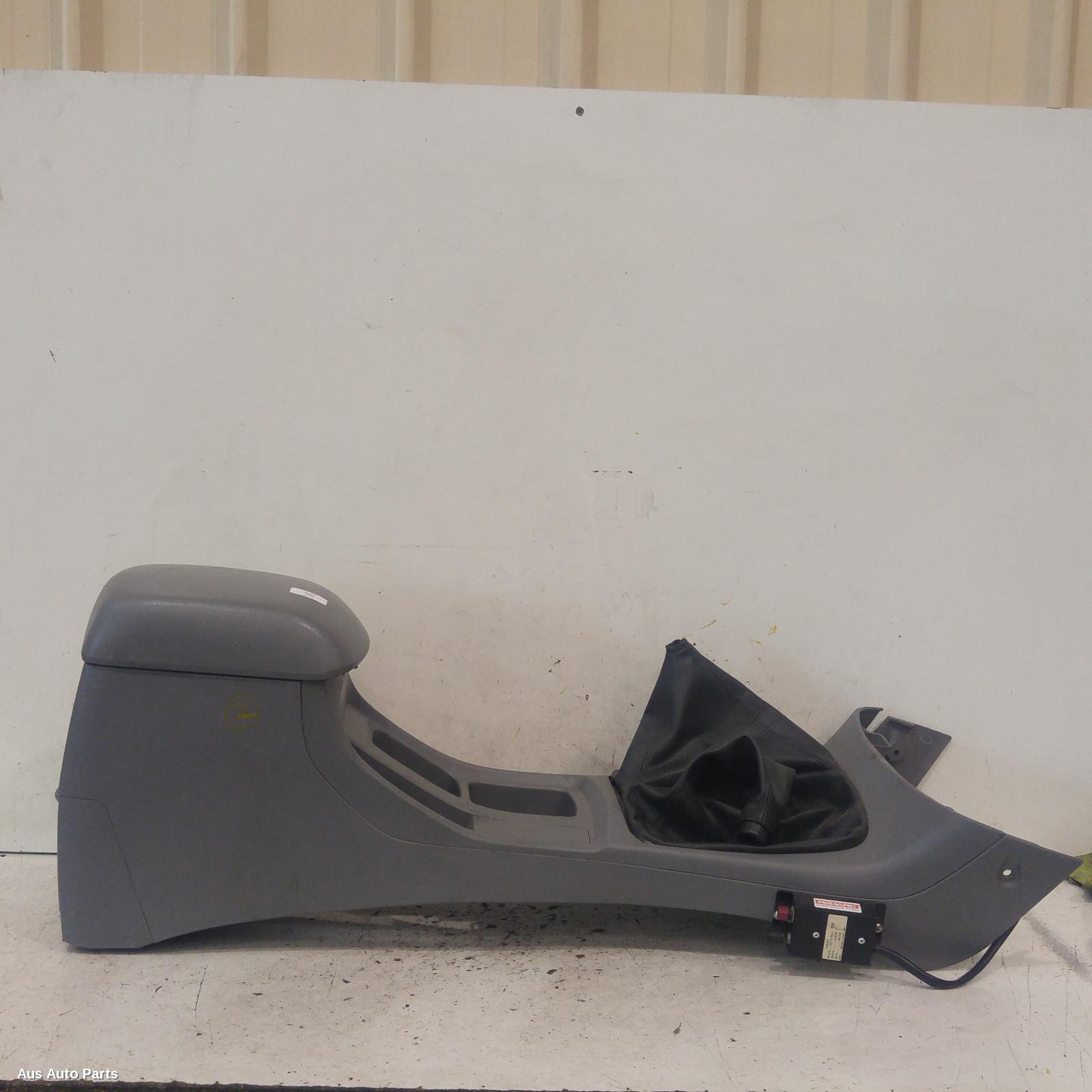 Hilux Console 2005-2011 manual t/m type,4wd,03/05-06/11 00006605 #136181