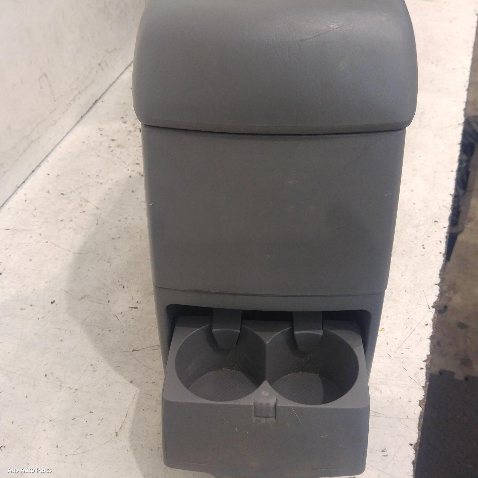 Hilux Console 2005-2011 manual t/m type,4wd,03/05-06/11 00006605 #136181