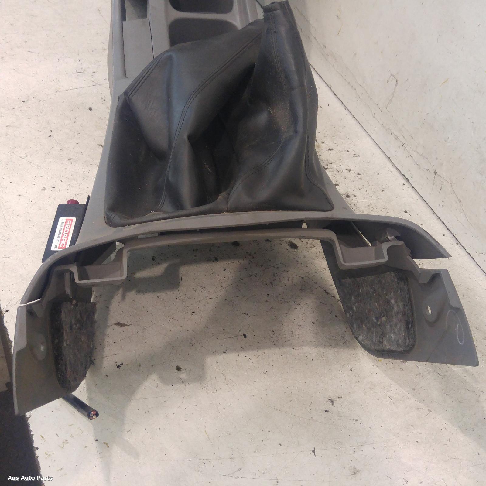 Hilux Console 2005-2011 manual t/m type,4wd,03/05-06/11 00006605 #136181