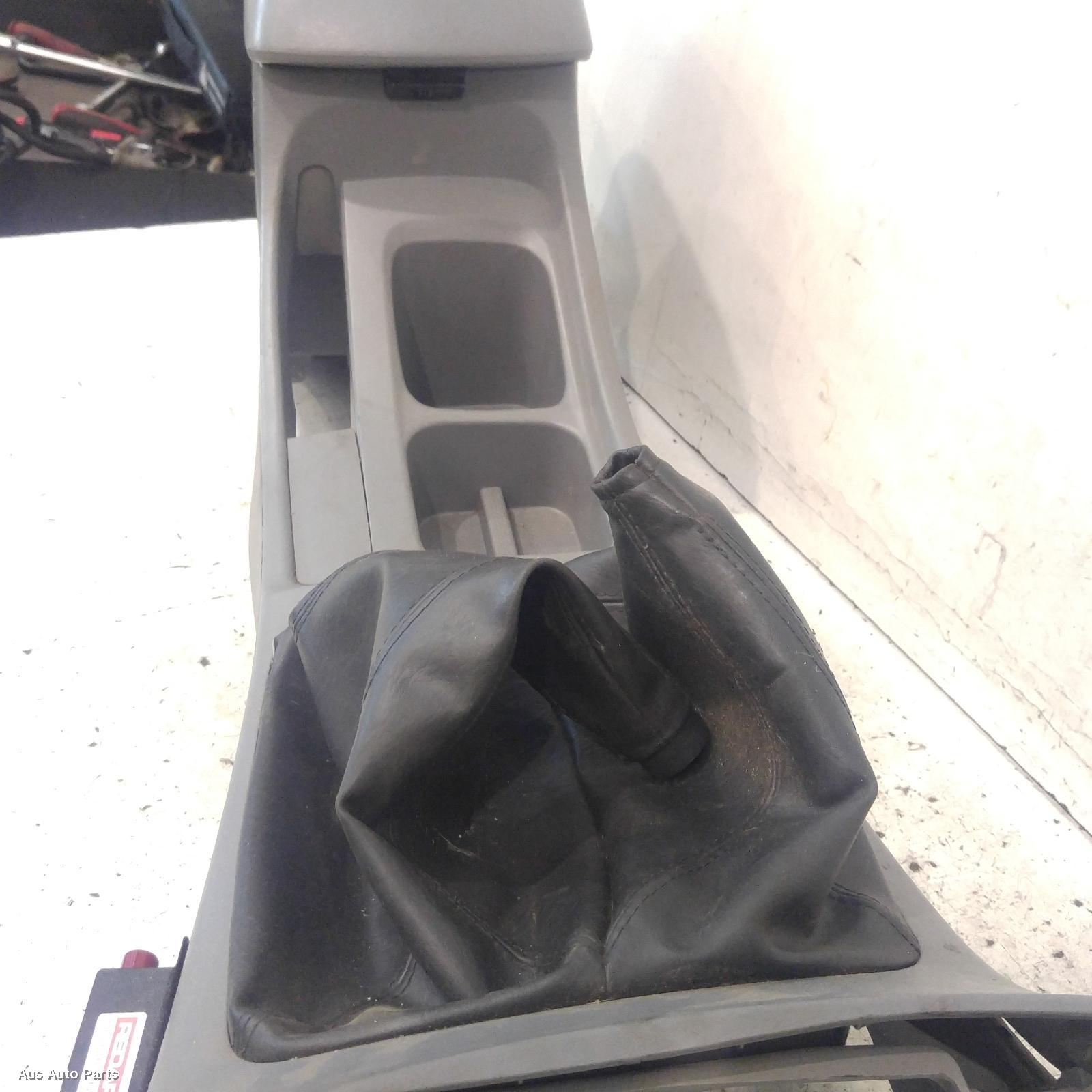 Hilux Console 2005-2011 manual t/m type,4wd,03/05-06/11 00006605 #136181