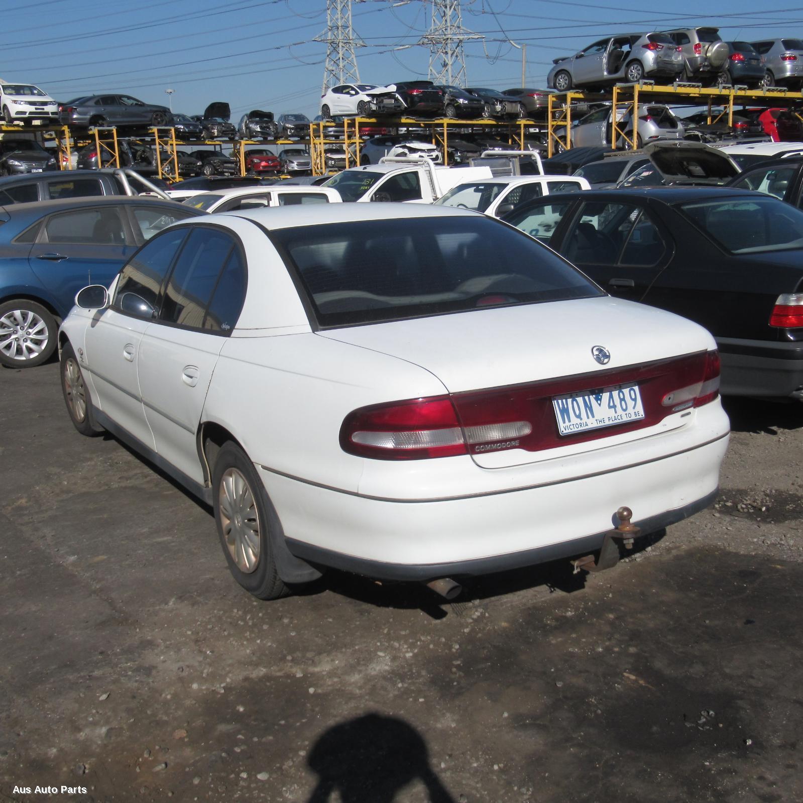 #139538, Used rear garnish for 2000 commodore| vt, exec/berlina, 09/97 ...