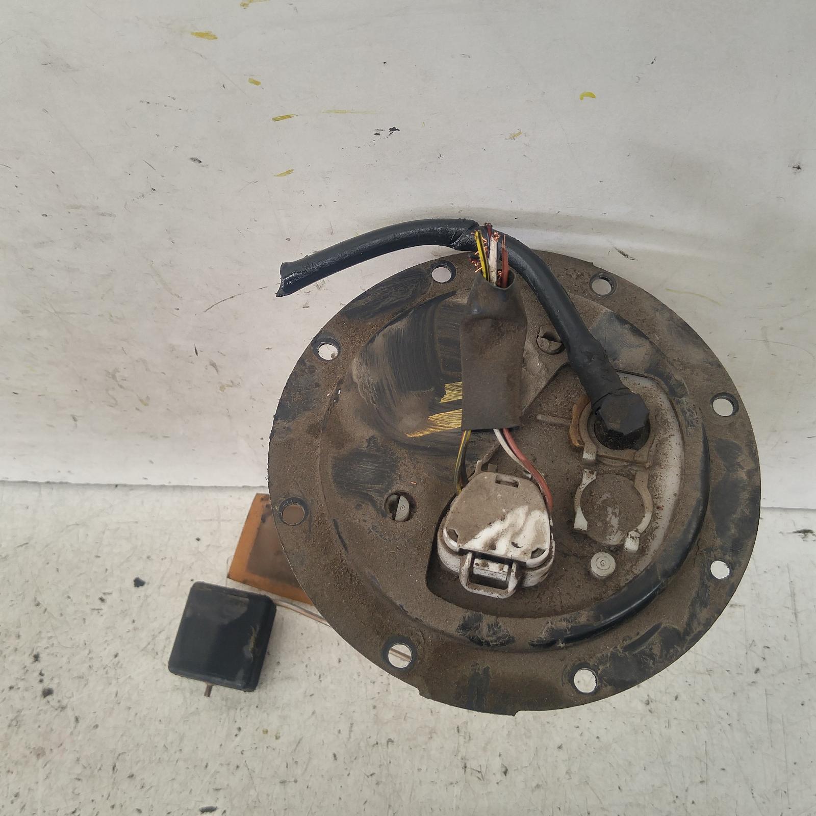 141570, Used fuel sending unit for 2004 Corolla zze122 12/0106/07