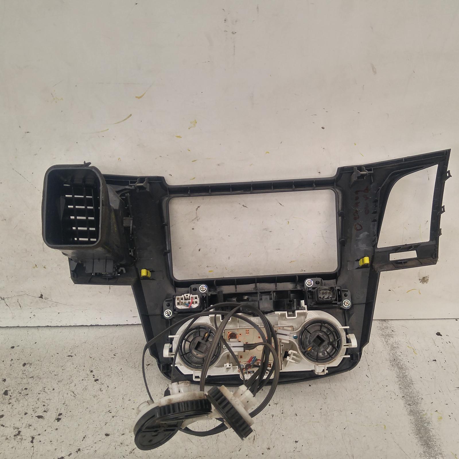 142102, Used heater/aircon controls for 2009 hilux standard type, 03/