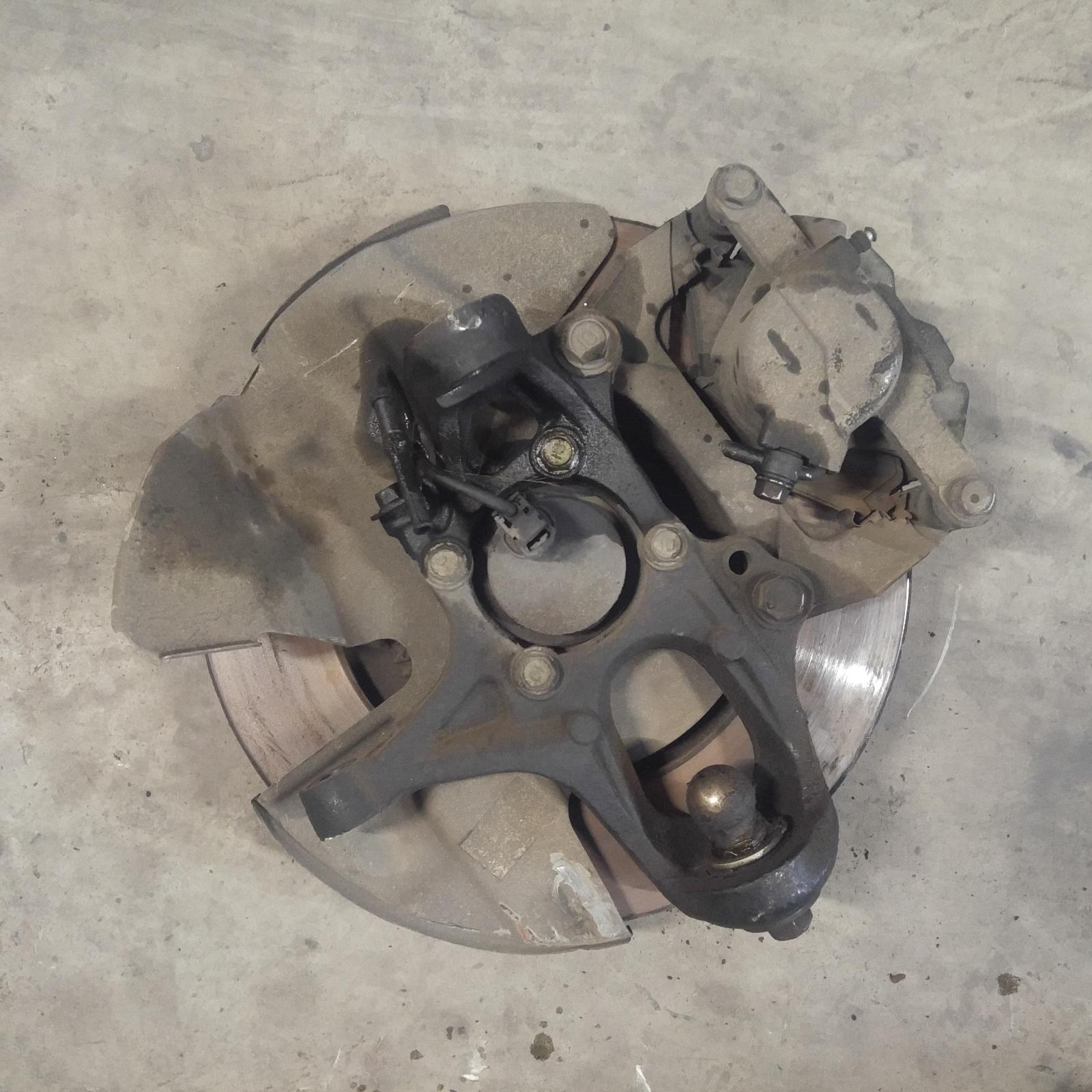 143677, Used hub assembly front right for 2004 rx8 fe, 07/0306/08