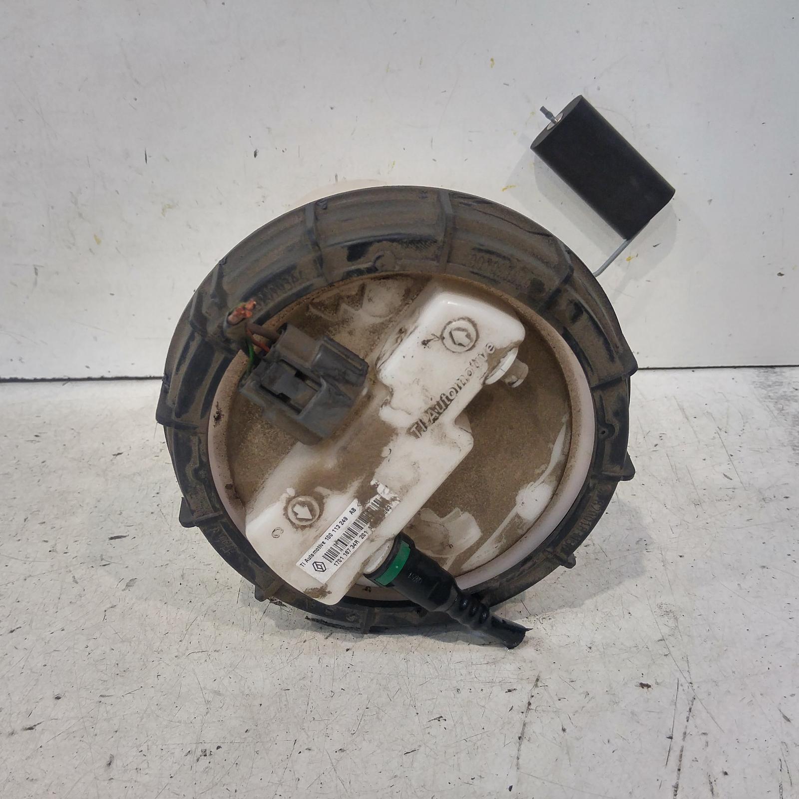 146128, Used fuel sending unit for 2016 Clio x98, 09/13