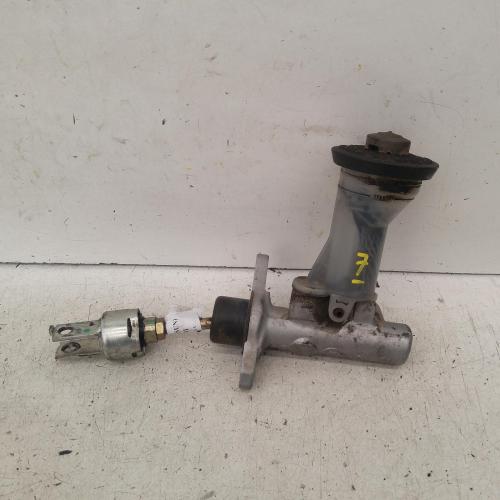 clutch master cylinder