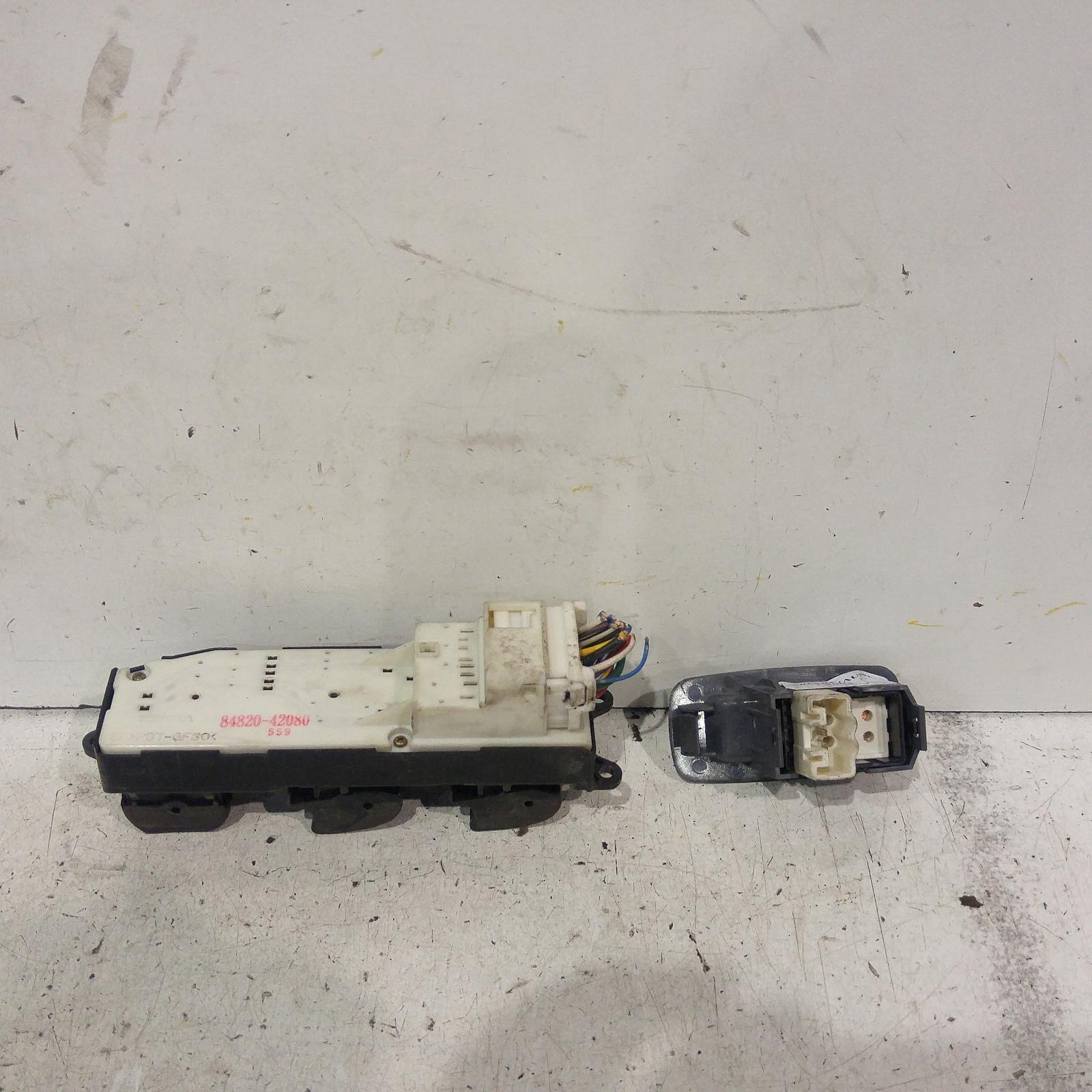 146573, Used power door window switch for 2002 rav4 rh rear, aca2r