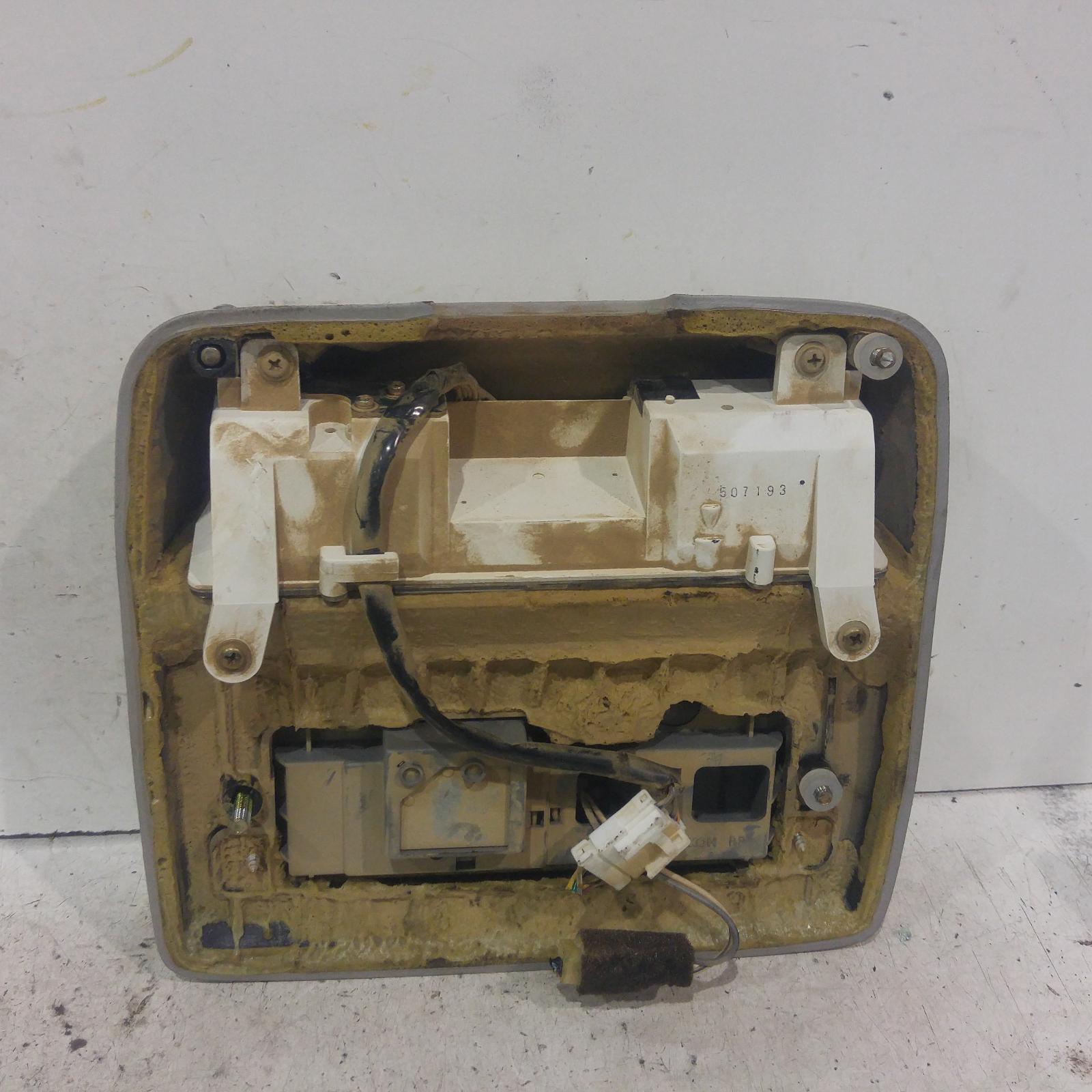 Landcruiser Courtesy Light 1990-1998 front,80 series,05/90-03/98 00007103 #148422