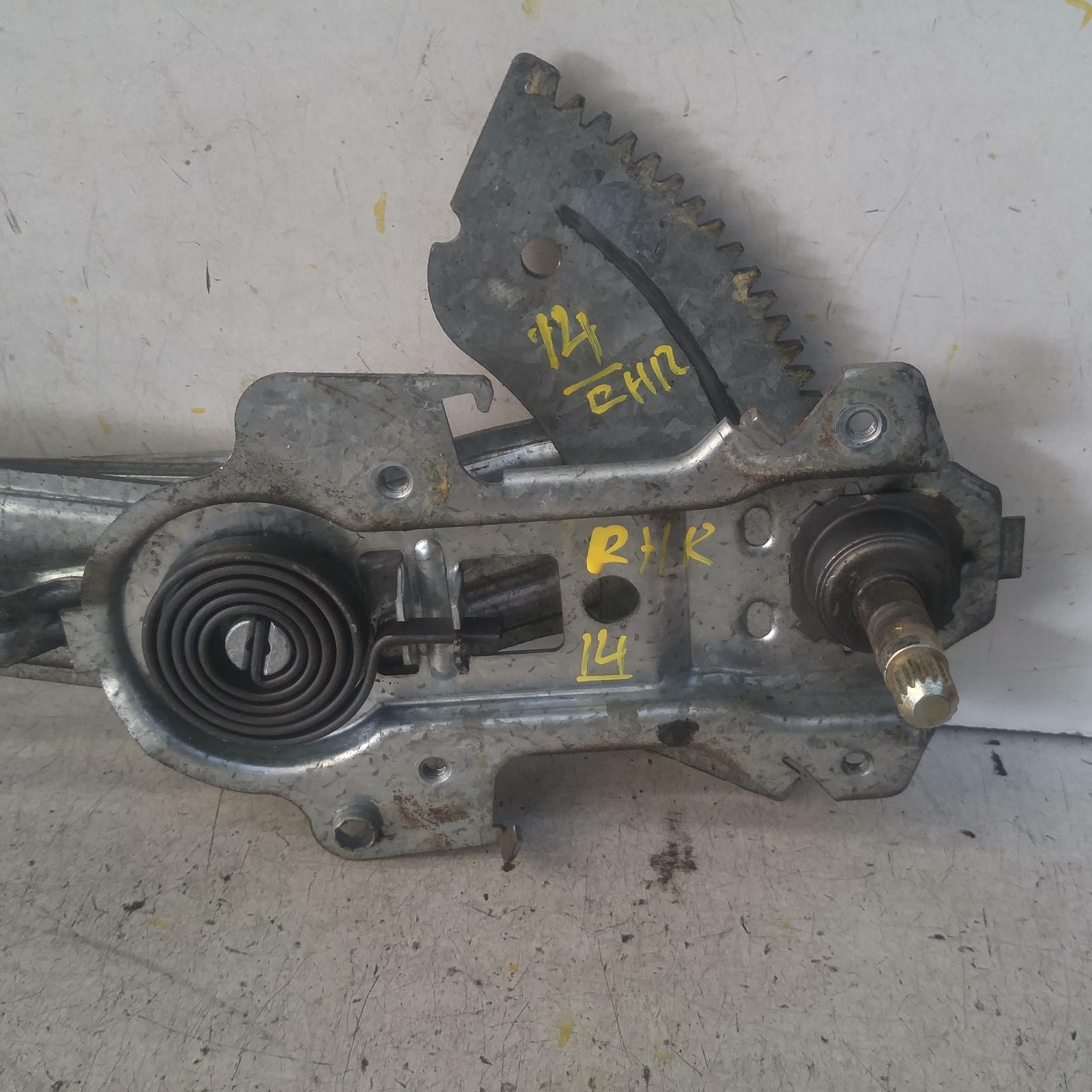 153764, Used window regulator/motor rear right for 1999 Camry sk20, manual, 08/9708/02