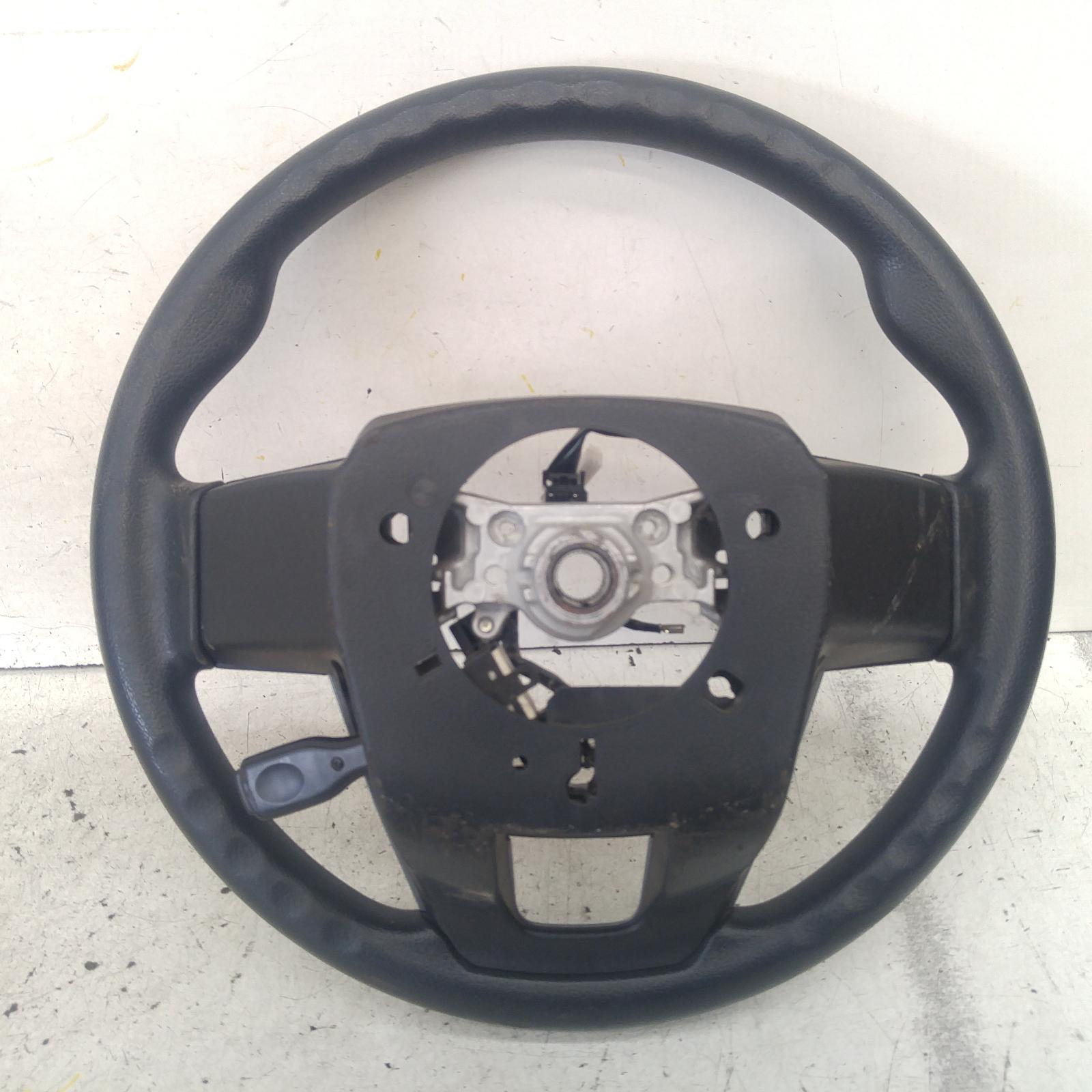 Hilux Steering Wheel 2015-2022 vinyl,w/ cruise/audio & phone controls type,09/15- 00005993 #158999