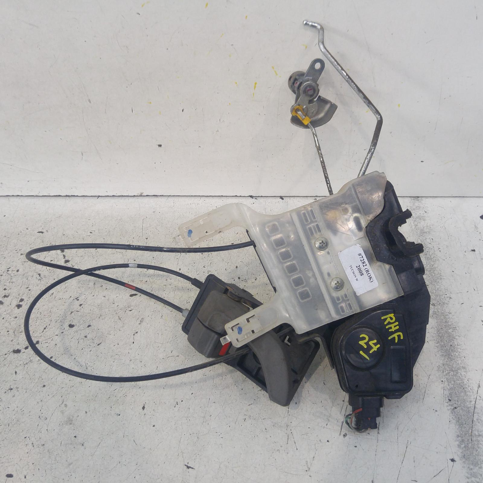 Tucson Door/boot/gate Lock 2004-2010 right front door lock,08/04-01/10 00007282 #158833