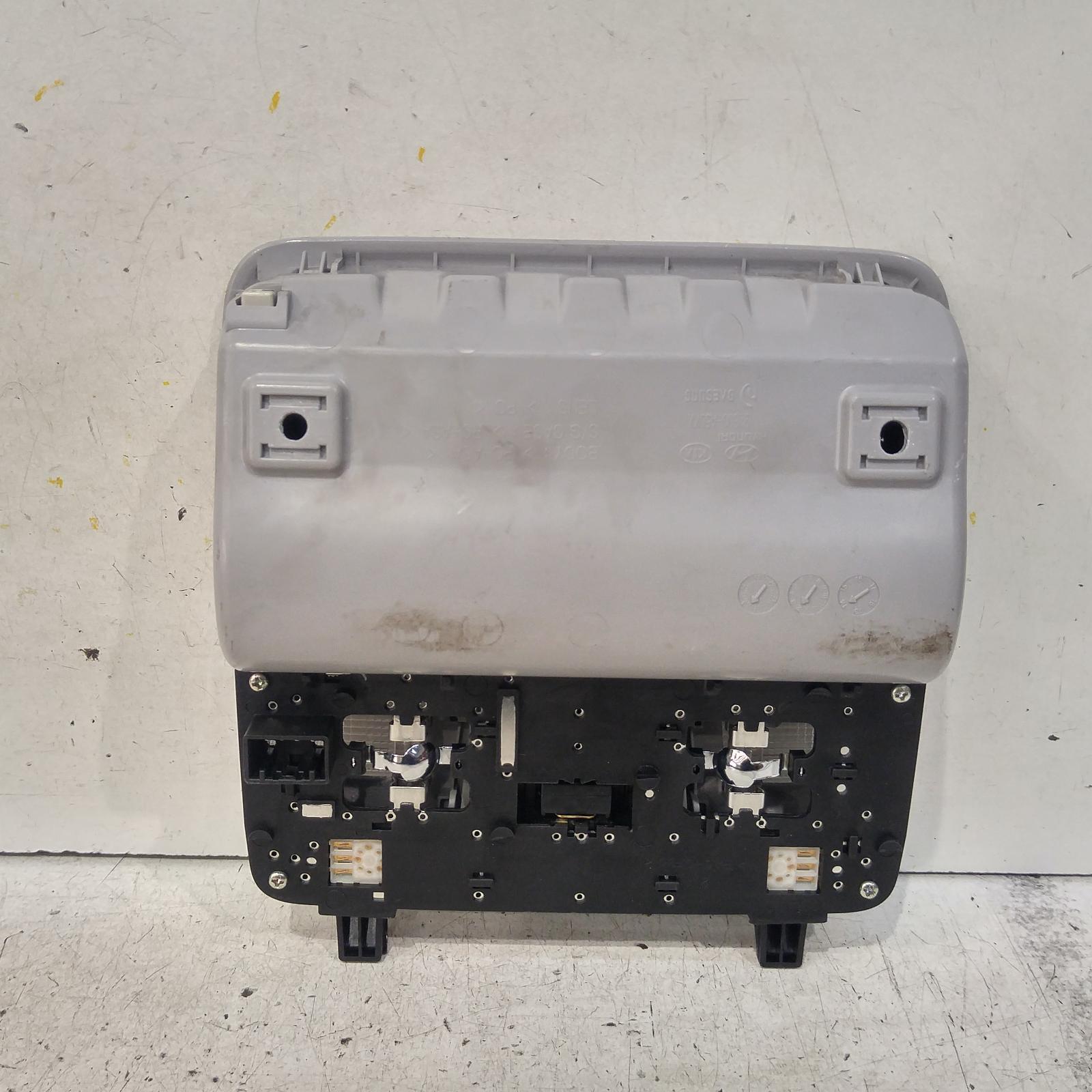 I30 Courtesy Light 2012-2017 front,w/ sunglass holder type,gd,03/12-02/17 00007566 #159462