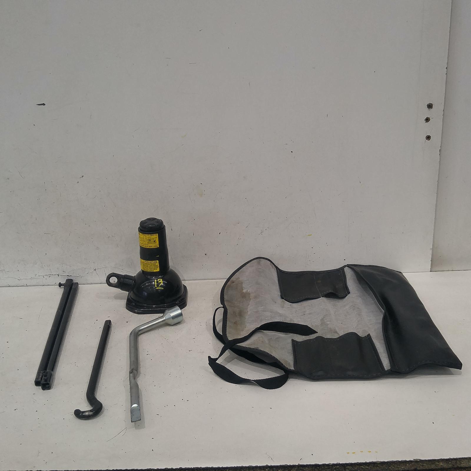 Result Jack for Toyota HiluxAus Auto Parts(1011)