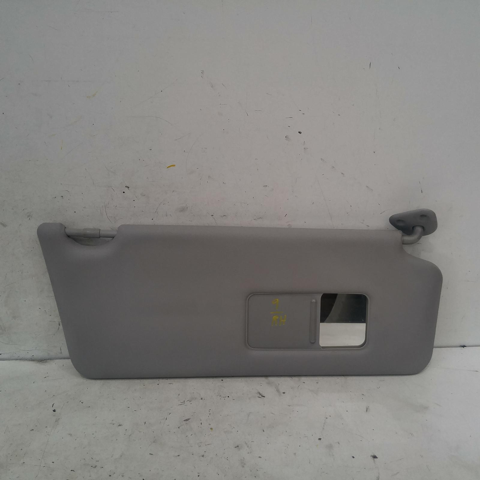 Camry Sunvisor 2002-2006 sk36,rh side,standard type,08/02-05/06 00008197 #177785